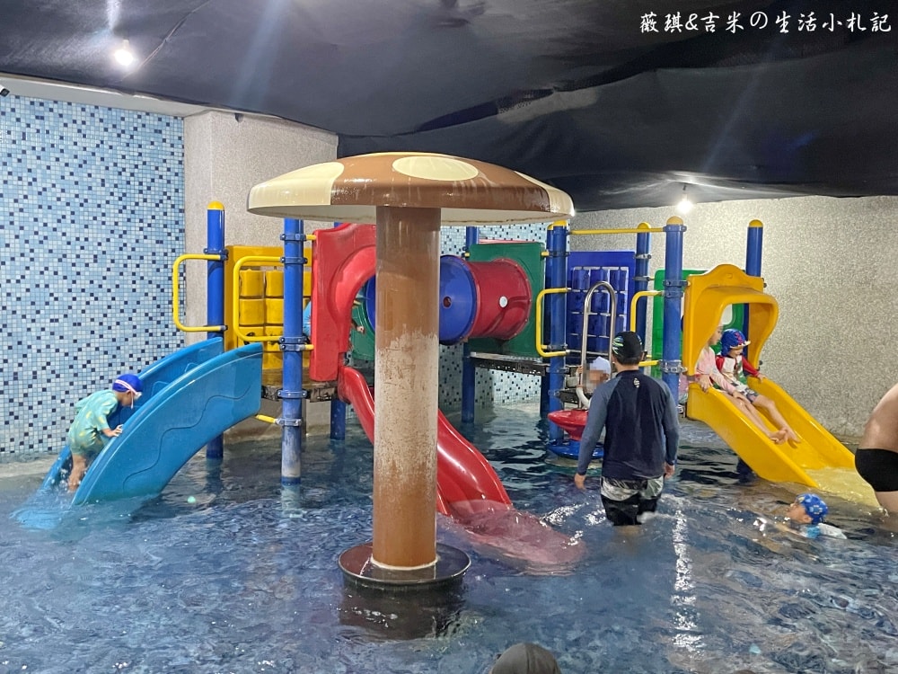 新竹┃煙波大飯店 新竹湖濱館。2300坪室內兒童樂園「卡樂次元」及全年溫水泳池，小孩根本不想回家!