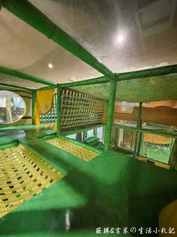 新竹┃煙波大飯店 新竹湖濱館。2300坪室內兒童樂園「卡樂次元」及全年溫水泳池，小孩根本不想回家!