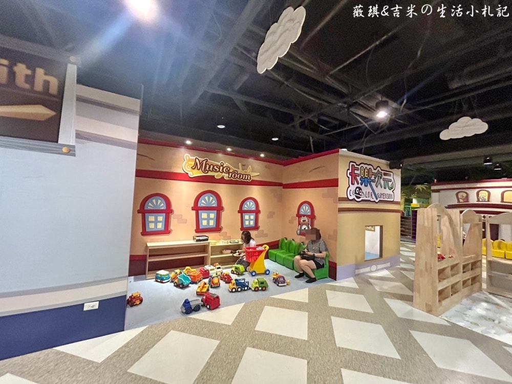 新竹┃煙波大飯店 新竹湖濱館。2300坪室內兒童樂園「卡樂次元」及全年溫水泳池，小孩根本不想回家!