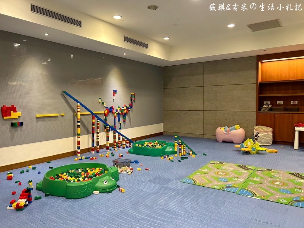 新竹┃煙波大飯店 新竹湖濱館。2300坪室內兒童樂園「卡樂次元」及全年溫水泳池，小孩根本不想回家!