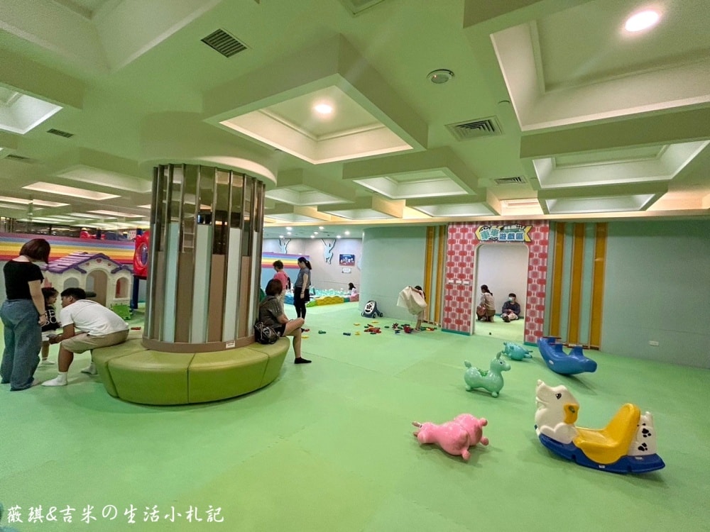 新竹┃煙波大飯店 新竹湖濱館。2300坪室內兒童樂園「卡樂次元」及全年溫水泳池，小孩根本不想回家!