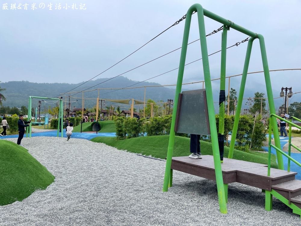 南投埔里┃福興溫泉區親子公園。埔里首座特速公園，除了玩還可以泡溫泉足浴喔!!