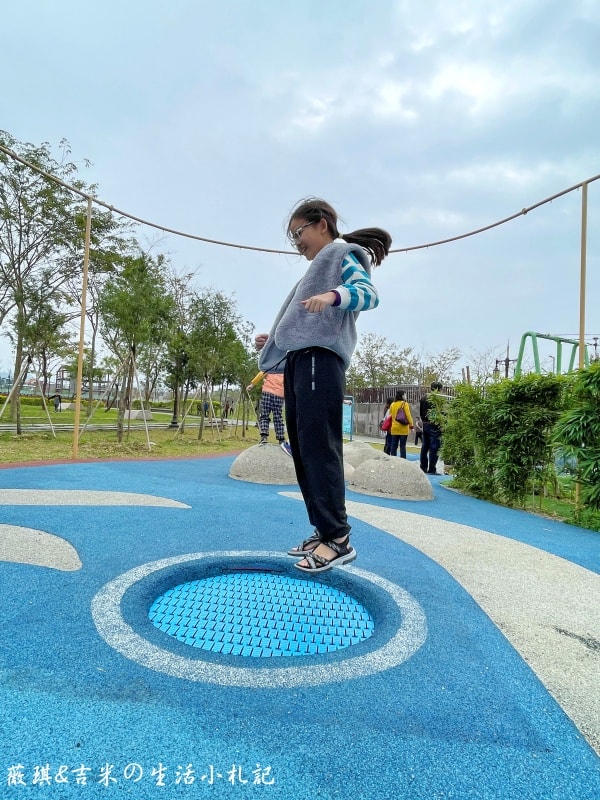 南投埔里┃福興溫泉區親子公園。埔里首座特速公園，除了玩還可以泡溫泉足浴喔!!