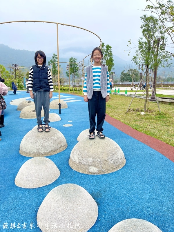 南投埔里┃福興溫泉區親子公園。埔里首座特速公園，除了玩還可以泡溫泉足浴喔!!