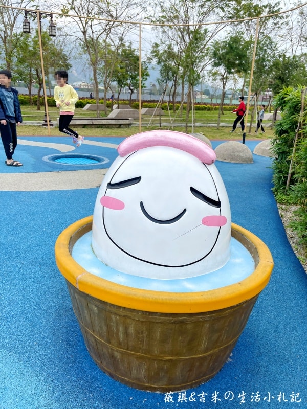 南投埔里┃福興溫泉區親子公園。埔里首座特速公園，除了玩還可以泡溫泉足浴喔!!