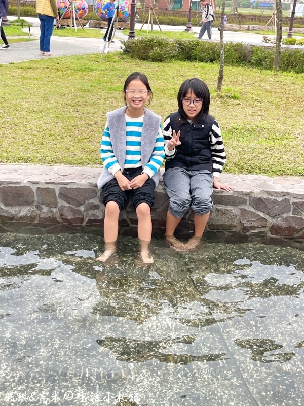 南投埔里┃福興溫泉區親子公園。埔里首座特速公園，除了玩還可以泡溫泉足浴喔!!