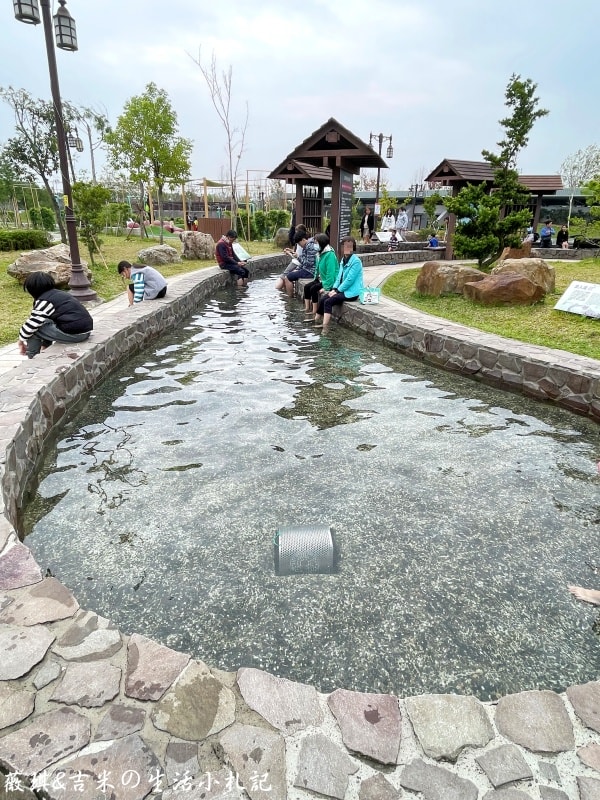 南投埔里┃福興溫泉區親子公園。埔里首座特速公園，除了玩還可以泡溫泉足浴喔!!