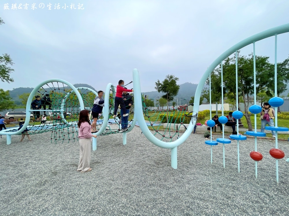 南投埔里┃福興溫泉區親子公園。埔里首座特速公園，除了玩還可以泡溫泉足浴喔!!