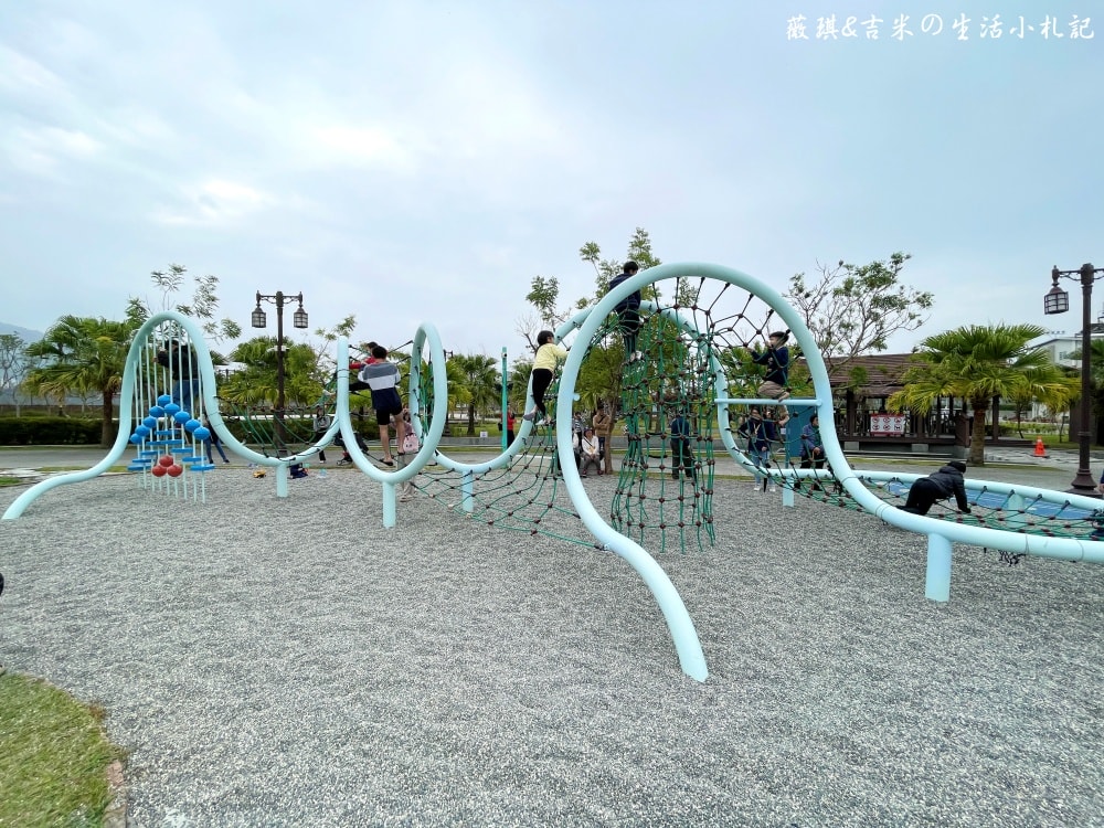 南投埔里┃福興溫泉區親子公園。埔里首座特速公園，除了玩還可以泡溫泉足浴喔!!