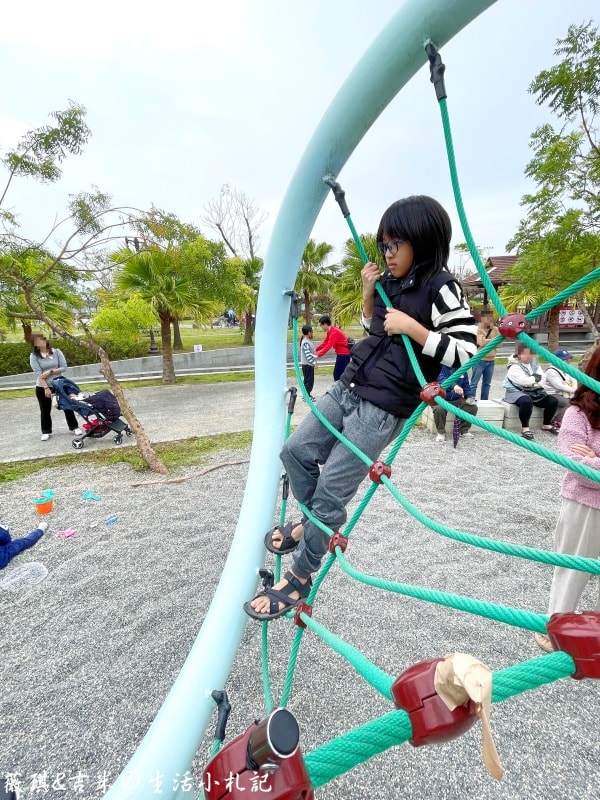 南投埔里┃福興溫泉區親子公園。埔里首座特速公園，除了玩還可以泡溫泉足浴喔!!