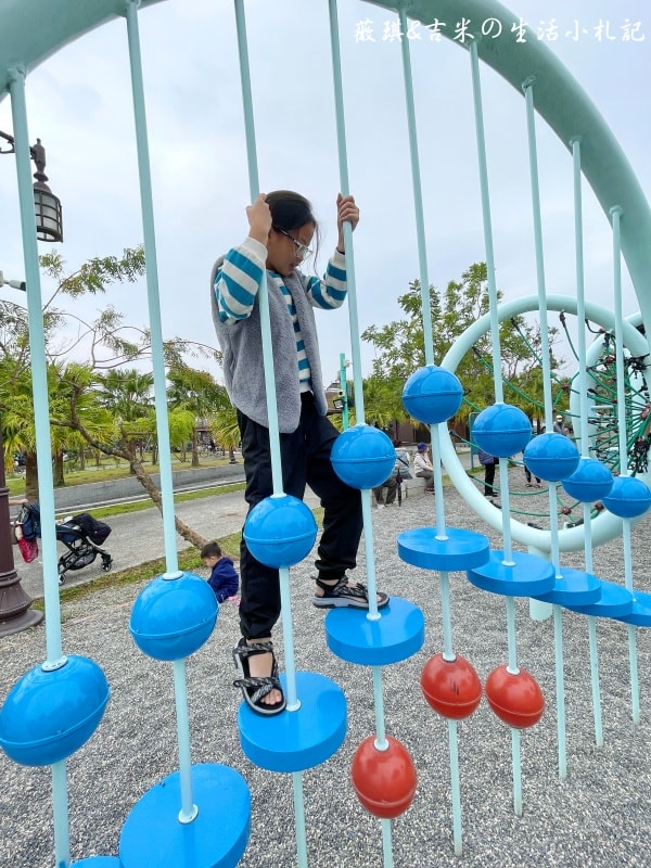 南投埔里┃福興溫泉區親子公園。埔里首座特速公園，除了玩還可以泡溫泉足浴喔!!