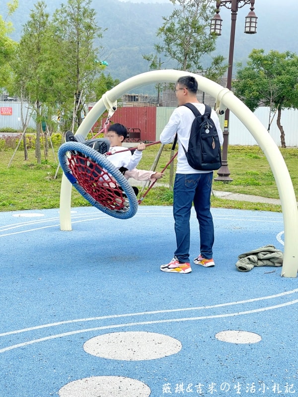 南投埔里┃福興溫泉區親子公園。埔里首座特速公園，除了玩還可以泡溫泉足浴喔!!