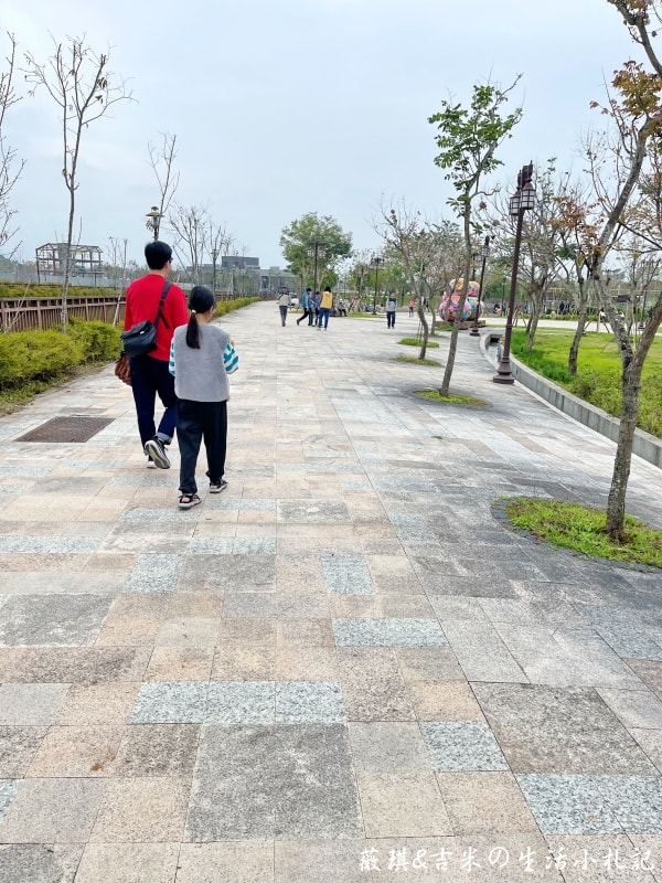 南投埔里┃福興溫泉區親子公園。埔里首座特速公園，除了玩還可以泡溫泉足浴喔!!