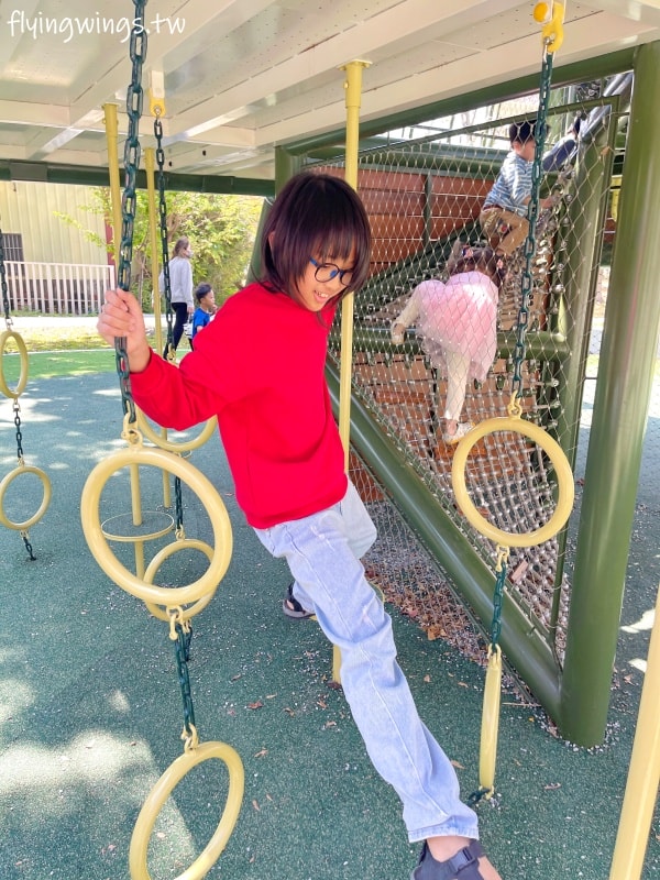 台中神岡┃豐洲公園。4公尺高的戰車堡壘遊戲場，搭配闖關遊戲區，老公園新改造，滿足不同年齡層需求!!