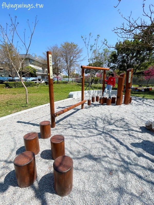 台中神岡┃豐洲公園。4公尺高的戰車堡壘遊戲場，搭配闖關遊戲區，老公園新改造，滿足不同年齡層需求!!