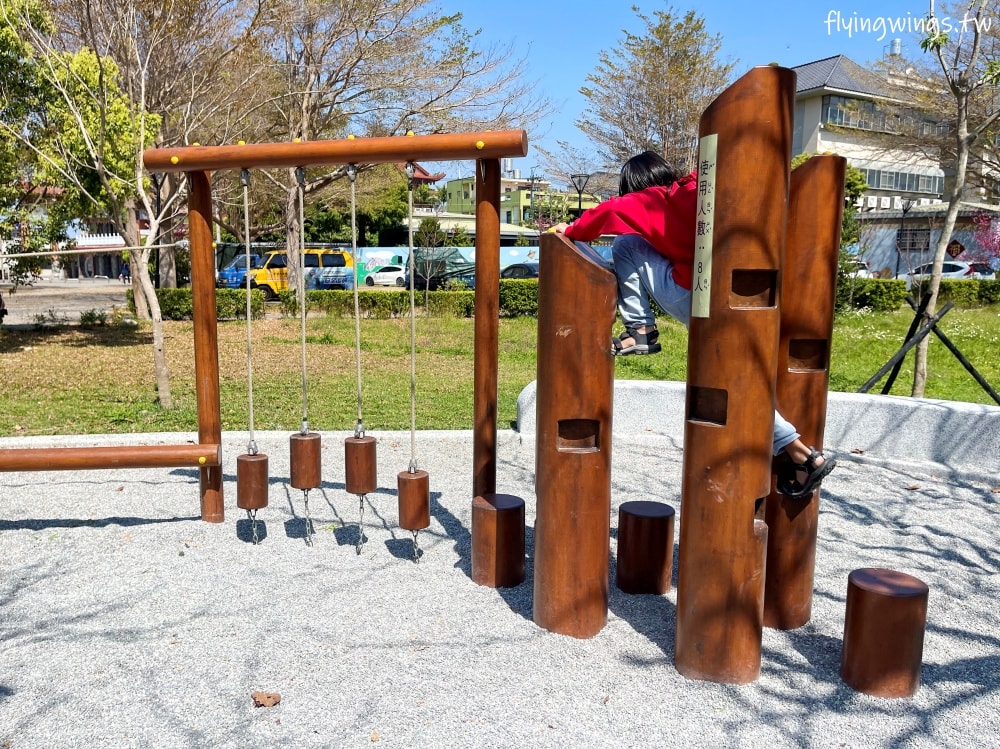 台中神岡┃豐洲公園。4公尺高的戰車堡壘遊戲場，搭配闖關遊戲區，老公園新改造，滿足不同年齡層需求!!