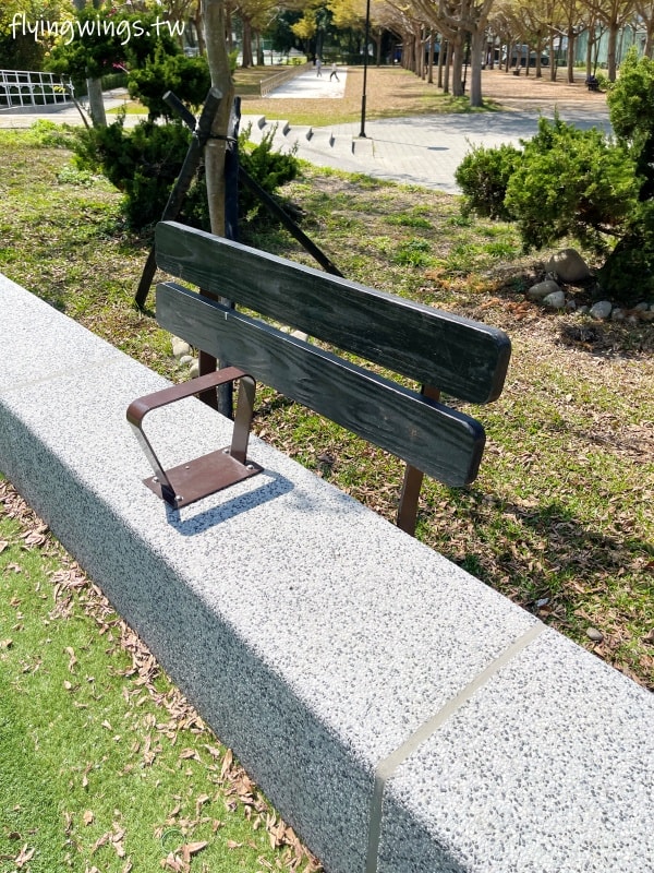 台中神岡┃豐洲公園。4公尺高的戰車堡壘遊戲場，搭配闖關遊戲區，老公園新改造，滿足不同年齡層需求!!