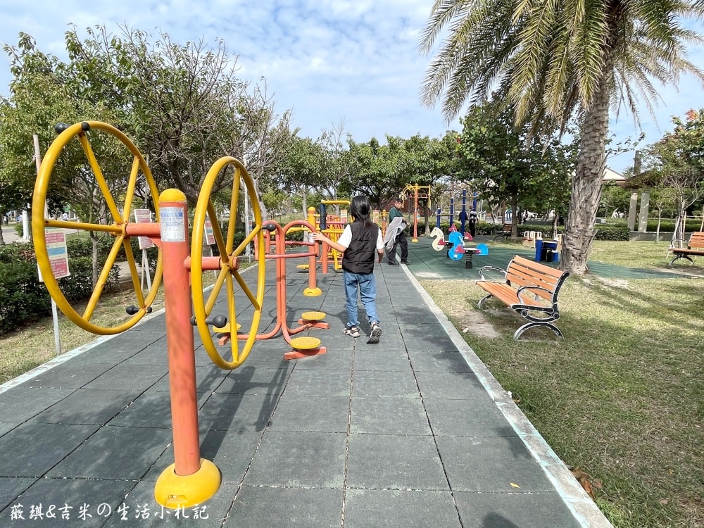 台中梧棲┃漁寮運動公園。台中海線首座親水特色公園,特別規劃「水戰綠洲」區,讓孩童能嬉戲、打水仗!! - 第4張圖 台中梧棲┃漁寮運動公園。台中海線首座親水特色公園,特別規劃「水戰綠洲」區,讓孩童能嬉戲、打水仗!!