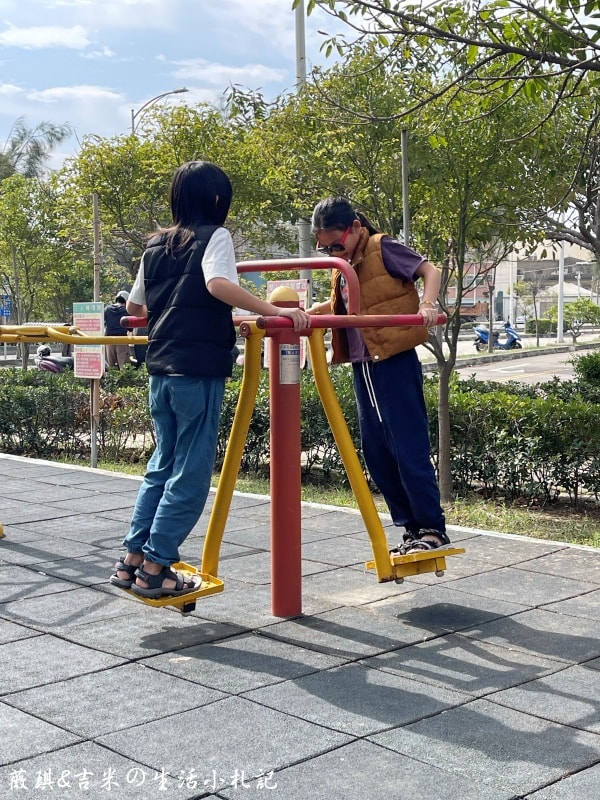 台中梧棲┃漁寮運動公園。台中海線首座親水特色公園,特別規劃「水戰綠洲」區,讓孩童能嬉戲、打水仗!! - 第5張圖 台中梧棲┃漁寮運動公園。台中海線首座親水特色公園,特別規劃「水戰綠洲」區,讓孩童能嬉戲、打水仗!!