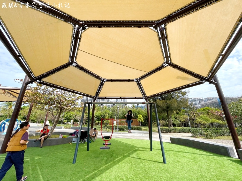 台中梧棲┃漁寮運動公園。台中海線首座親水特色公園,特別規劃「水戰綠洲」區,讓孩童能嬉戲、打水仗!! - 第8張圖 台中梧棲┃漁寮運動公園。台中海線首座親水特色公園,特別規劃「水戰綠洲」區,讓孩童能嬉戲、打水仗!!