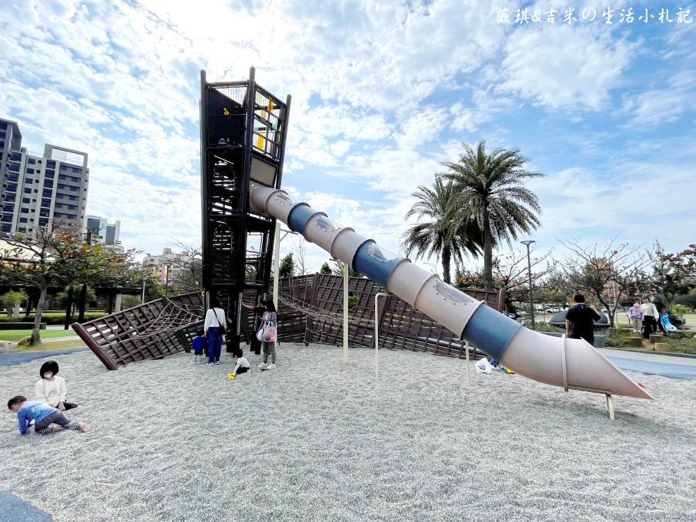 台中梧棲┃漁寮運動公園。台中海線首座親水特色公園,特別規劃「水戰綠洲」區,讓孩童能嬉戲、打水仗!! - 第10張圖 台中梧棲┃漁寮運動公園。台中海線首座親水特色公園,特別規劃「水戰綠洲」區,讓孩童能嬉戲、打水仗!!