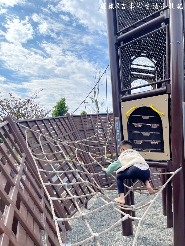 台中梧棲┃漁寮運動公園。台中海線首座親水特色公園,特別規劃「水戰綠洲」區,讓孩童能嬉戲、打水仗!! - 第13張圖 台中梧棲┃漁寮運動公園。台中海線首座親水特色公園,特別規劃「水戰綠洲」區,讓孩童能嬉戲、打水仗!!