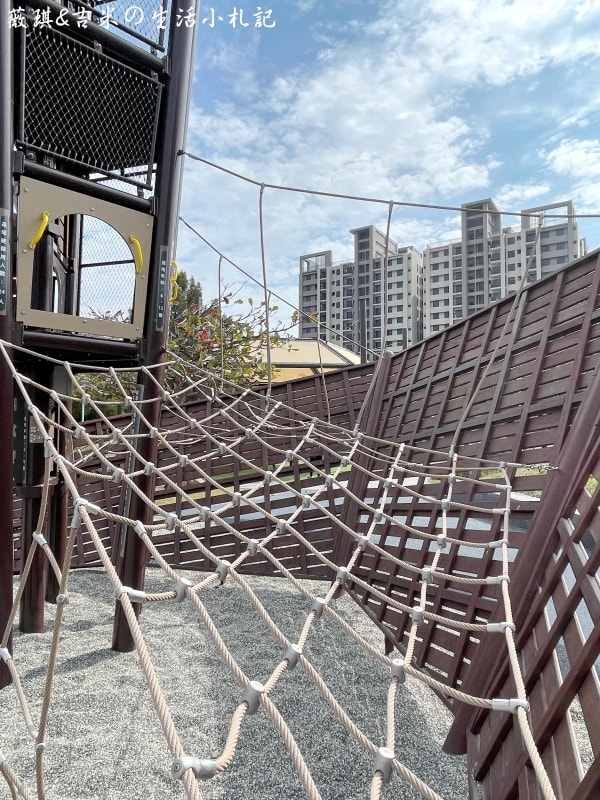 台中梧棲┃漁寮運動公園。台中海線首座親水特色公園,特別規劃「水戰綠洲」區,讓孩童能嬉戲、打水仗!! - 第12張圖 台中梧棲┃漁寮運動公園。台中海線首座親水特色公園,特別規劃「水戰綠洲」區,讓孩童能嬉戲、打水仗!!
