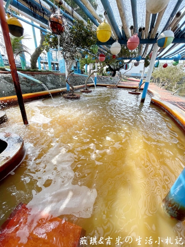雲林口湖┃馬蹄蛤主題館。150元可以玩整天，划竹筏、獨木舟、水上盪鞦韆、碰碰船隨你玩，還有新鮮馬蹄蛤等你來嘗鮮!!