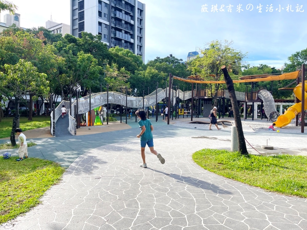 台中北屯┃北屯兒童公園-林間探索遊戲場。113年9月新增林間探索遊戲場，為老公園注入新生命!