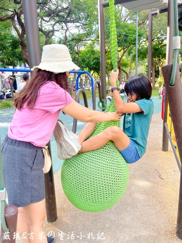 台中北屯┃北屯兒童公園-林間探索遊戲場。113年9月新增林間探索遊戲場，為老公園注入新生命!