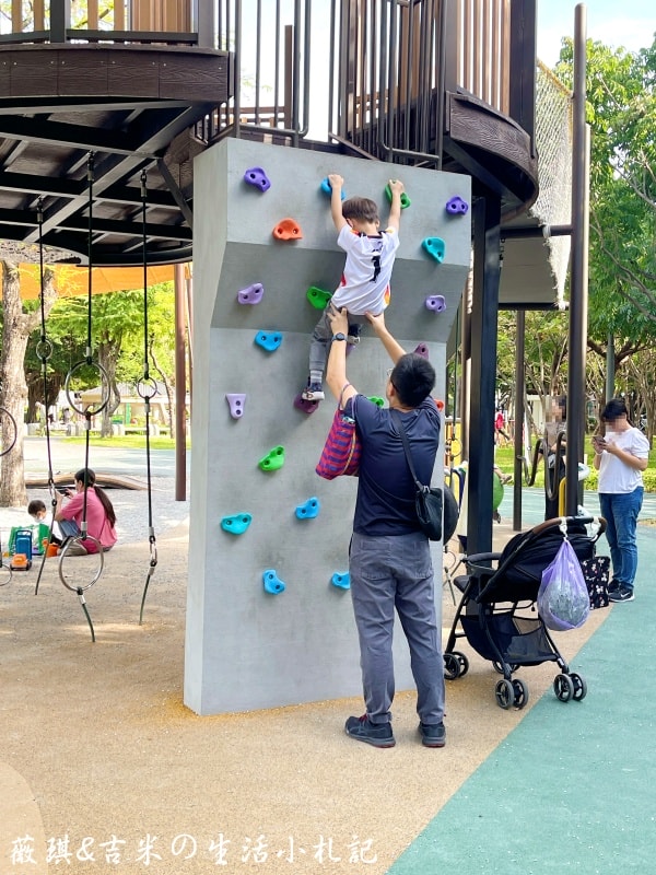台中北屯┃北屯兒童公園-林間探索遊戲場。113年9月新增林間探索遊戲場，為老公園注入新生命!