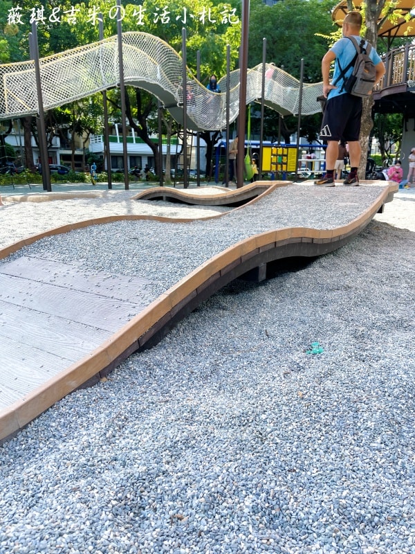 台中北屯┃北屯兒童公園-林間探索遊戲場。113年9月新增林間探索遊戲場，為老公園注入新生命!