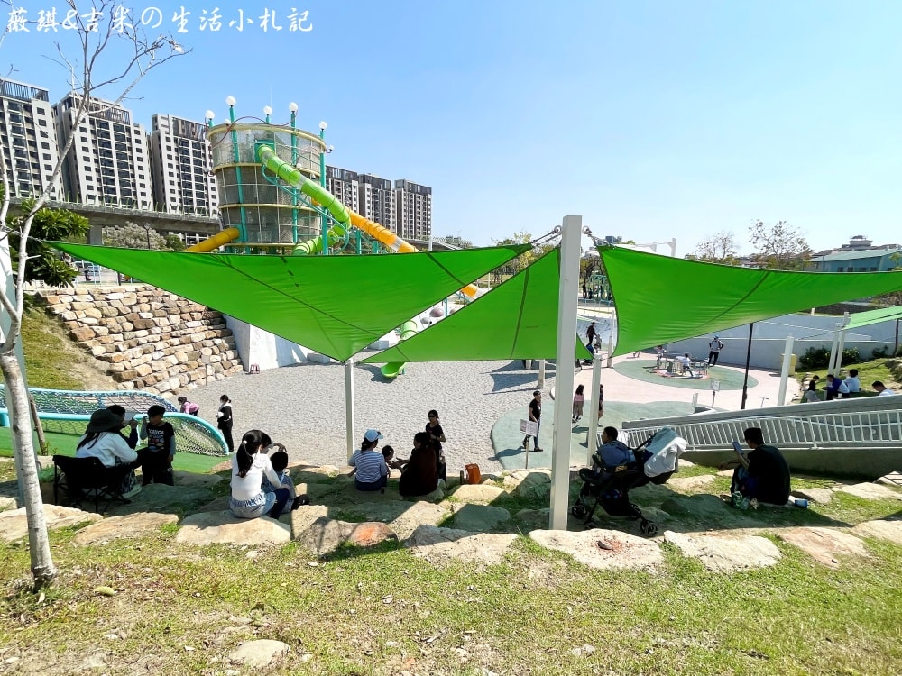 台中太平┃馬卡龍公園。討論度很高的公園,擁有目前全台最高溜滑梯,還有近600平方公尺的滑步車跑道(更新2025/3再訪記錄) - 第15張圖 台中太平┃馬卡龍公園。討論度很高的公園,擁有目前全台最高溜滑梯,還有近600平方公尺的滑步車跑道(更新2025/3再訪記錄)