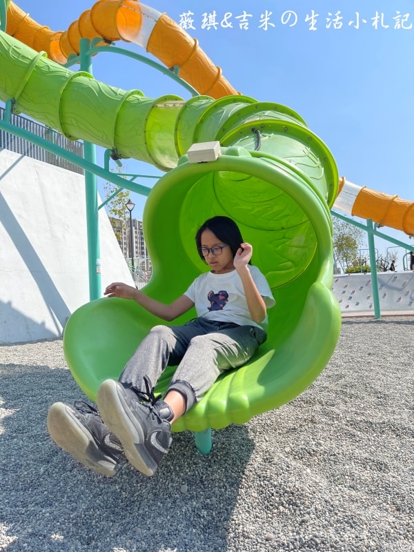 台中太平┃馬卡龍公園。討論度很高的公園,擁有目前全台最高溜滑梯,還有近600平方公尺的滑步車跑道(更新2025/3再訪記錄) - 第8張圖 台中太平┃馬卡龍公園。討論度很高的公園,擁有目前全台最高溜滑梯,還有近600平方公尺的滑步車跑道(更新2025/3再訪記錄)