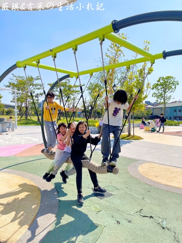 台中太平┃馬卡龍公園。討論度很高的公園,擁有目前全台最高溜滑梯,還有近600平方公尺的滑步車跑道(更新2025/3再訪記錄) - 第43張圖 台中太平┃馬卡龍公園。討論度很高的公園,擁有目前全台最高溜滑梯,還有近600平方公尺的滑步車跑道(更新2025/3再訪記錄)
