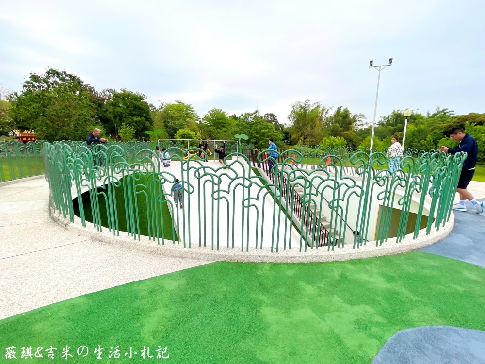 嘉義西區┃北香湖公園-綠豆仁遊戲場。可愛綠豆苗意象公園,大片編織網挑戰你的膽量!! - 第2張圖 嘉義西區┃北香湖公園-綠豆仁遊戲場。可愛綠豆苗意象公園,大片編織網挑戰你的膽量!!
