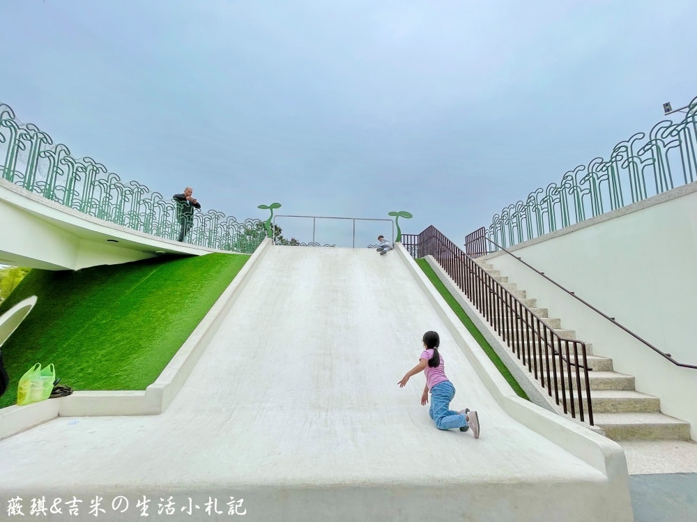 嘉義西區┃北香湖公園-綠豆仁遊戲場。可愛綠豆苗意象公園,大片編織網挑戰你的膽量!! - 第4張圖 嘉義西區┃北香湖公園-綠豆仁遊戲場。可愛綠豆苗意象公園,大片編織網挑戰你的膽量!!