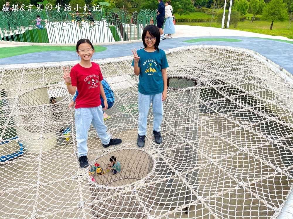嘉義西區┃北香湖公園-綠豆仁遊戲場。可愛綠豆苗意象公園,大片編織網挑戰你的膽量!! - 第16張圖 嘉義西區┃北香湖公園-綠豆仁遊戲場。可愛綠豆苗意象公園,大片編織網挑戰你的膽量!!