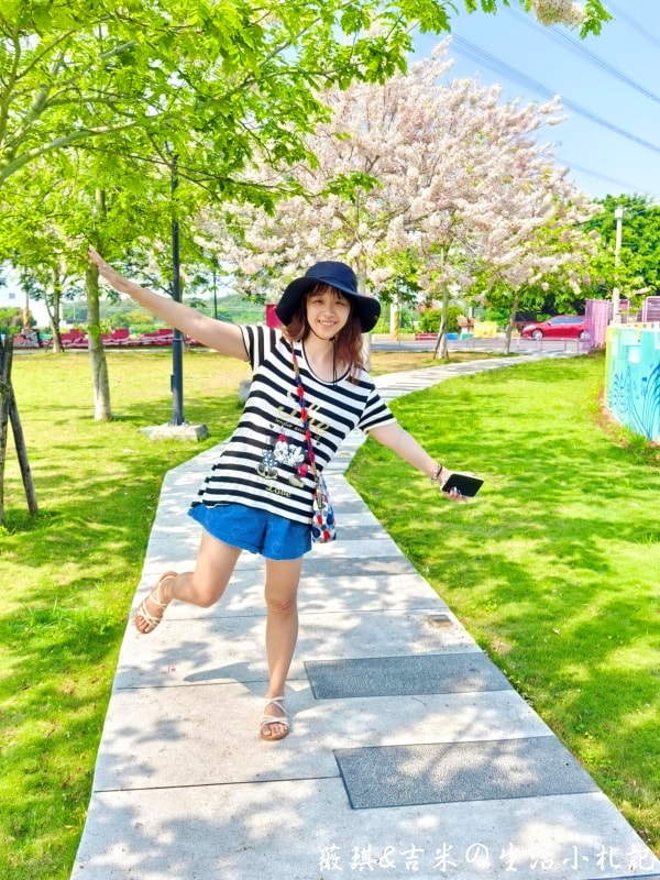 彰化社頭┃DoReMi音樂城堡。充滿音符的公園，周邊步道繽紛色彩，還有季節限定的花旗木可觀賞喔!
