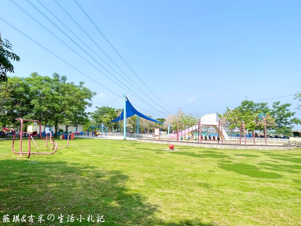 彰化社頭┃DoReMi音樂城堡。充滿音符的公園，周邊步道繽紛色彩，還有季節限定的花旗木可觀賞喔!
