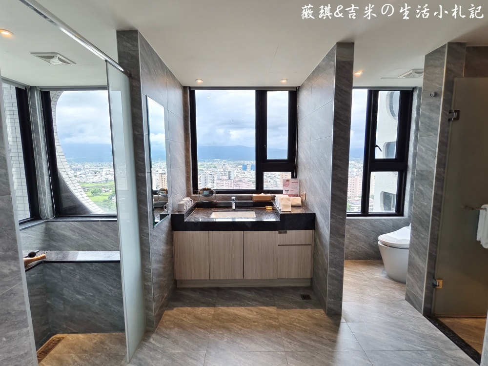 宜蘭羅東┃村却國際溫泉酒店。渡假超優選擇,一泊二食超享受,邊泡美人湯邊看夜景,早餐可以吃到下午一點喔!! - 第52張圖 宜蘭羅東┃村却國際溫泉酒店。渡假超優選擇,一泊二食超享受,邊泡美人湯邊看夜景,早餐可以吃到下午一點喔!!