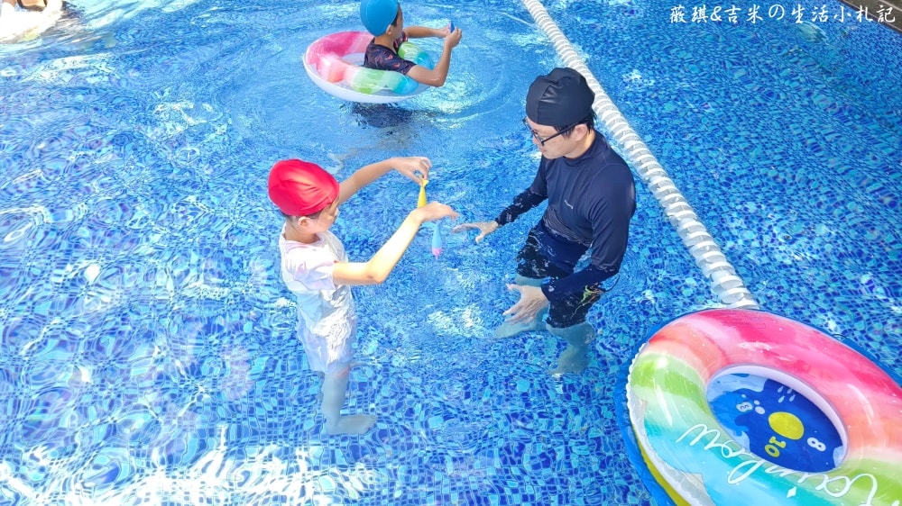 chido沁遊。一角鯨沉水玩具，一種玩具多種玩法，夏天玩水樂趣多!