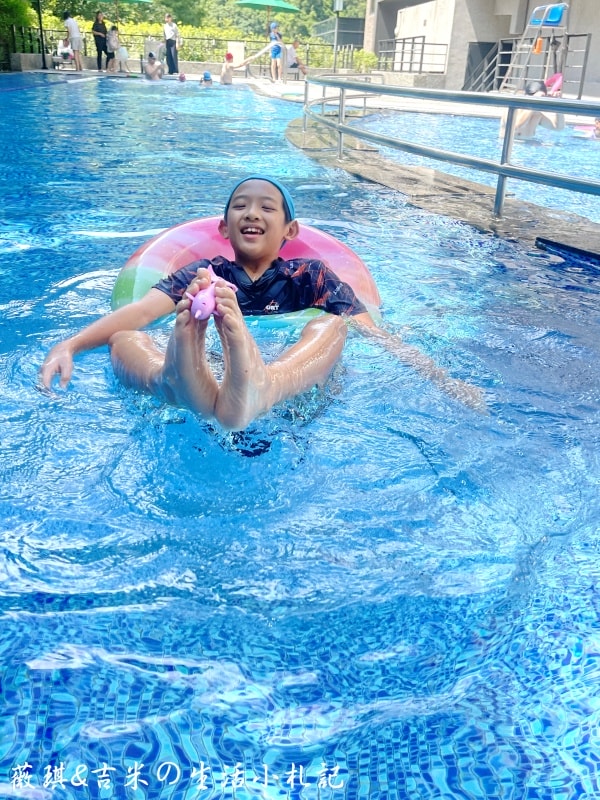 chido沁遊。一角鯨沉水玩具，一種玩具多種玩法，夏天玩水樂趣多!