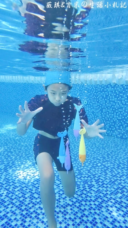 chido沁遊。一角鯨沉水玩具，一種玩具多種玩法，夏天玩水樂趣多!