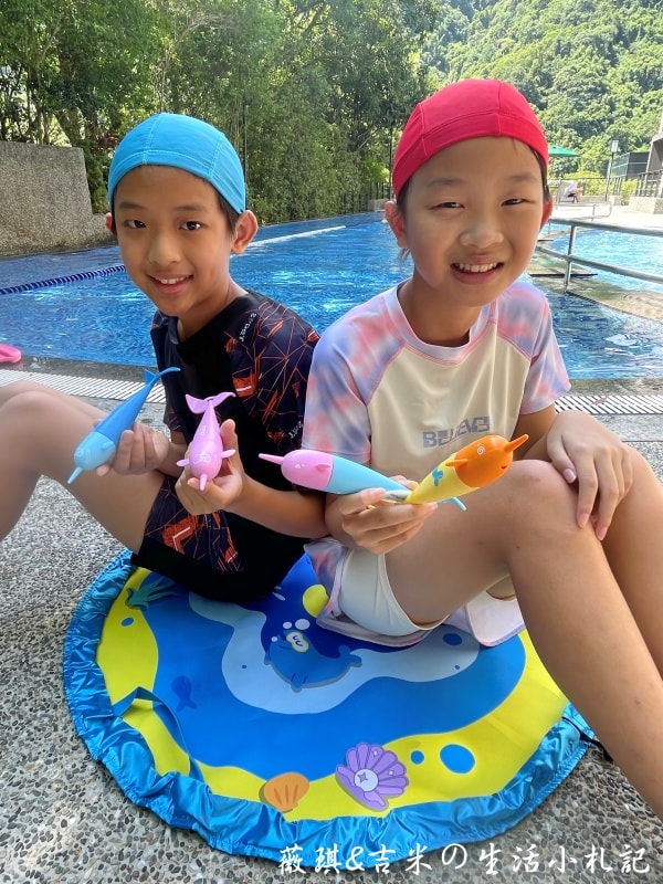 chido沁遊。一角鯨沉水玩具，一種玩具多種玩法，夏天玩水樂趣多!