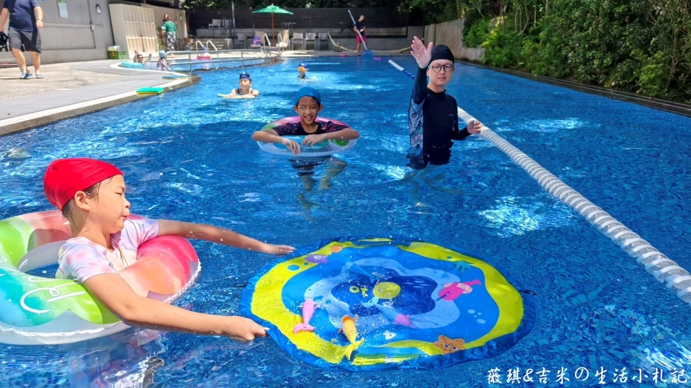 chido沁遊。一角鯨沉水玩具，一種玩具多種玩法，夏天玩水樂趣多!