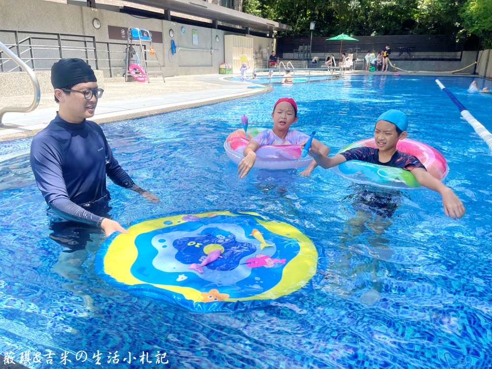 chido沁遊。一角鯨沉水玩具，一種玩具多種玩法，夏天玩水樂趣多!