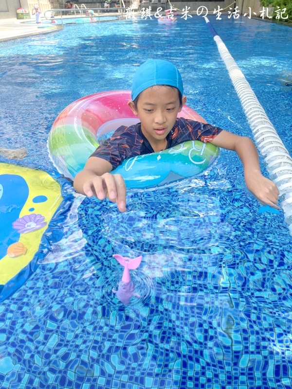 chido沁遊。一角鯨沉水玩具，一種玩具多種玩法，夏天玩水樂趣多!