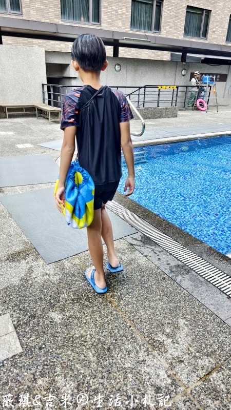 chido沁遊。一角鯨沉水玩具，一種玩具多種玩法，夏天玩水樂趣多!