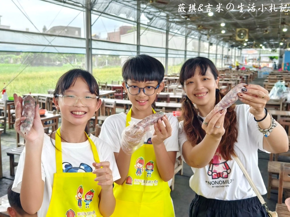 彰化福興┃樂採果溫室觀光農場。夏天2.0版更好玩! 划小船、會下雨的戲水池，還有全台首創DIY九層塔香腸!!